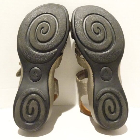 Clarks Collection Bronze Strappy Casual Sandals Size 7M Metallic Peep Toe - Picture 4 of 5